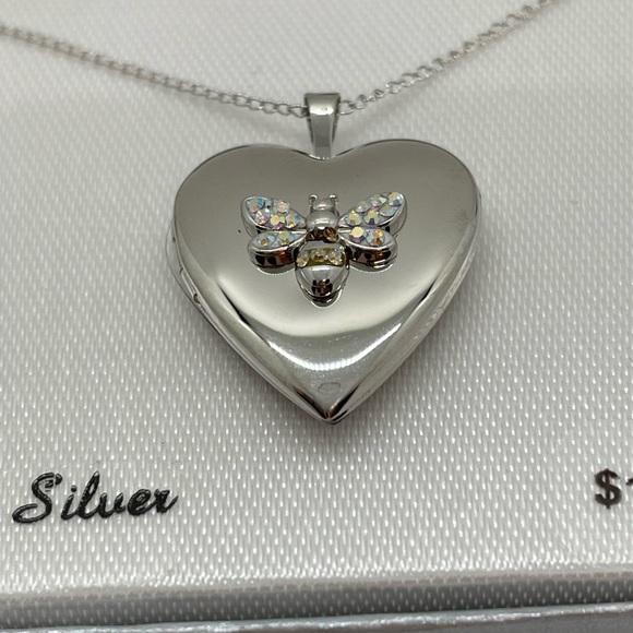 Jewelry - 🦋Host Pick🦋 18” Sterling Silver Heart Locket Crystal Bee Necklace